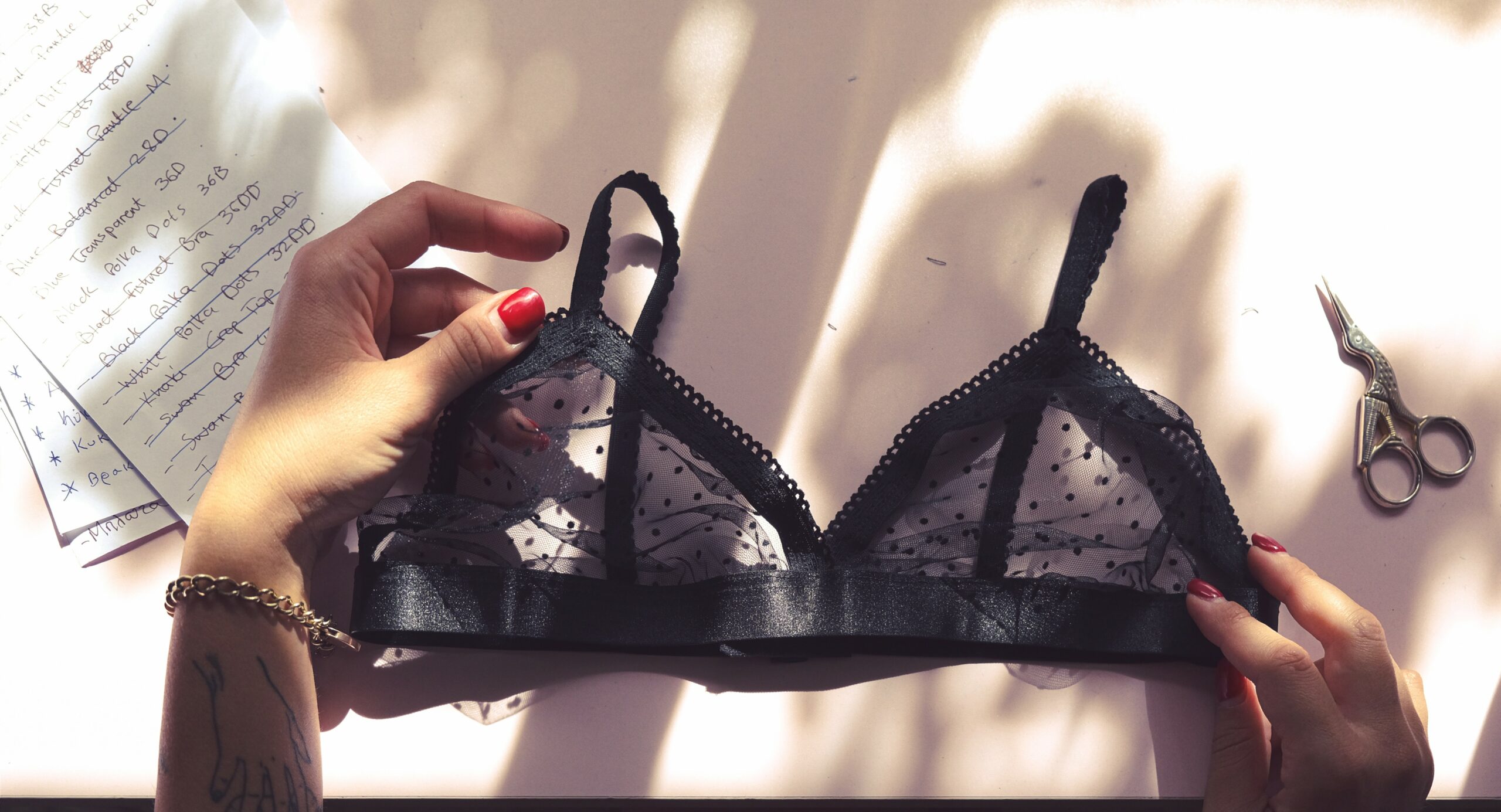 When You Need A Transparent Bra & How To Wear It Perfectly